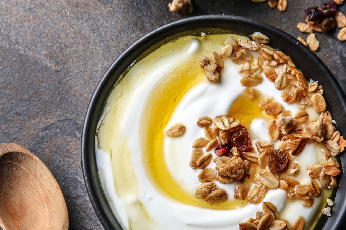 Ontbijt recept yoghurt met havermout, cranberry’s en honing | DGA Groene Bedrijfscatering Ontbijt recept yoghurt met havermout, cranberry’s en honing | DGA Groene Bedrijfscatering