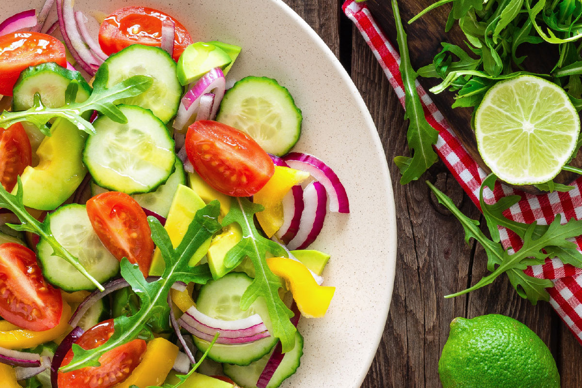 salade van tomaat, paprika, tomaat en rode ui Recept salade van tomaat, paprika, tomaat en rode ui | DGA | Groene bedrijfscatering