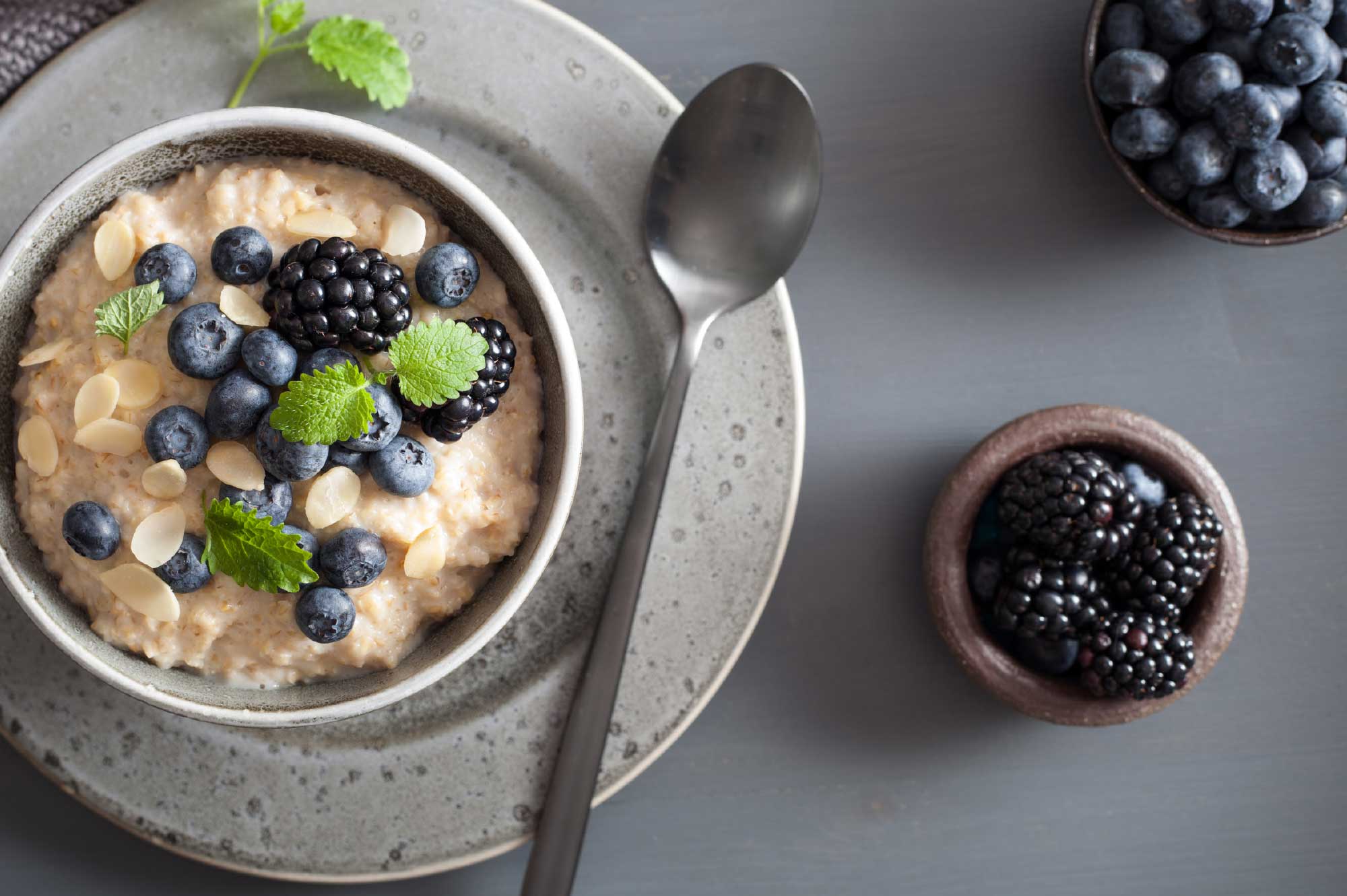 Recept ontbijt gezond boekweitgrutten pap met bramen en blauwe bessen | Bedrijfscatering | De Groene Artisanen