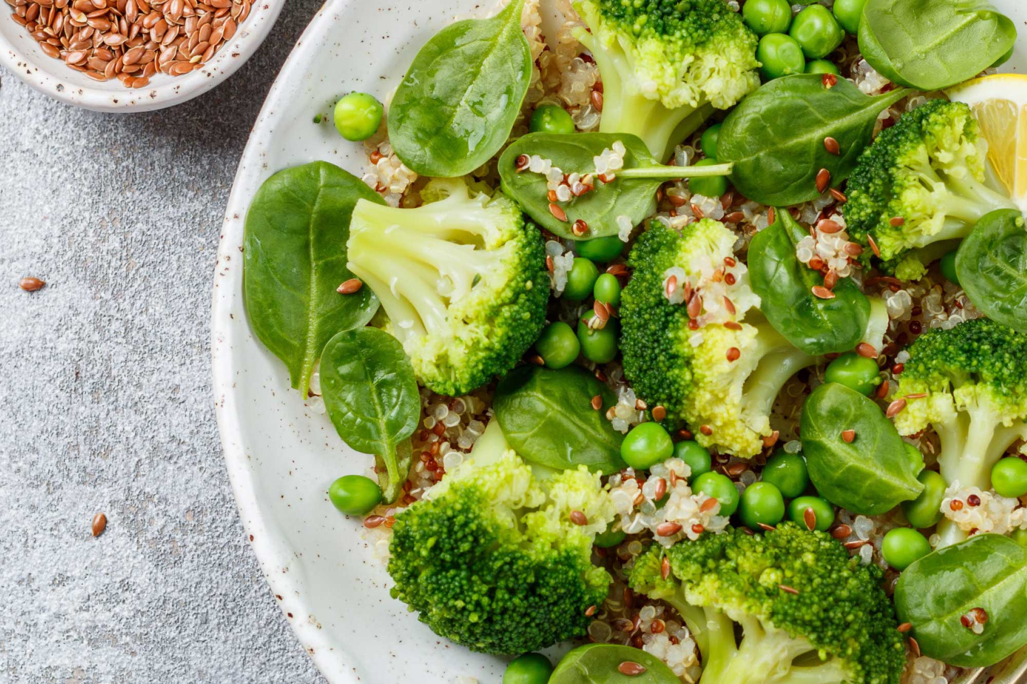 Recept salade broccoli_salade_spinazie_doperwten_quinoa | Bedrijfscatering | De Groene Artisanen