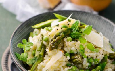 Risotto met doperwten, asperges en Parmezaan