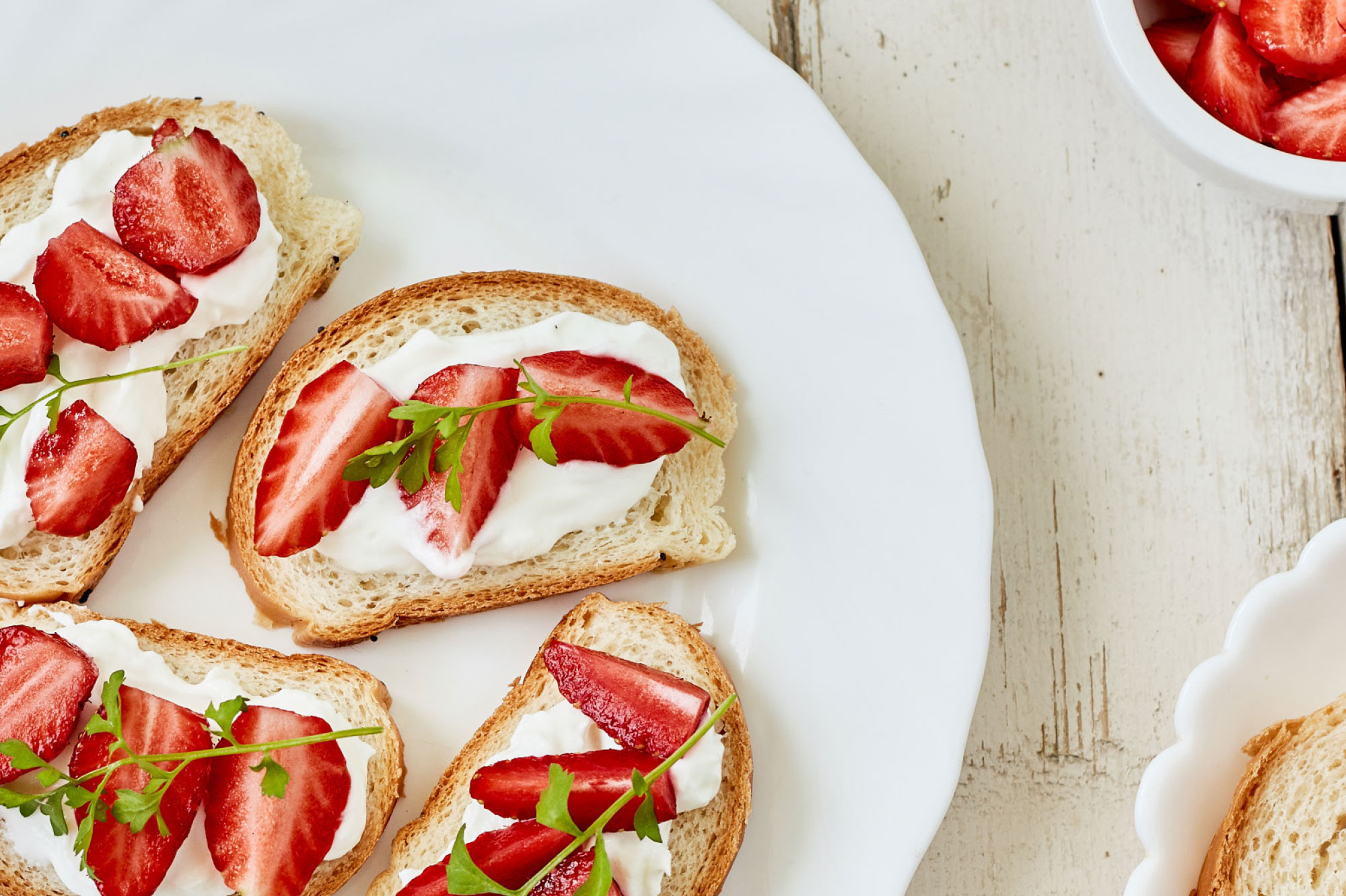 Recept broodje cream cheese aardbeien en peterselie | Bedrijfscatering | De Groene Artisanen