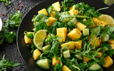 Salade rucola, ananas en komkommer