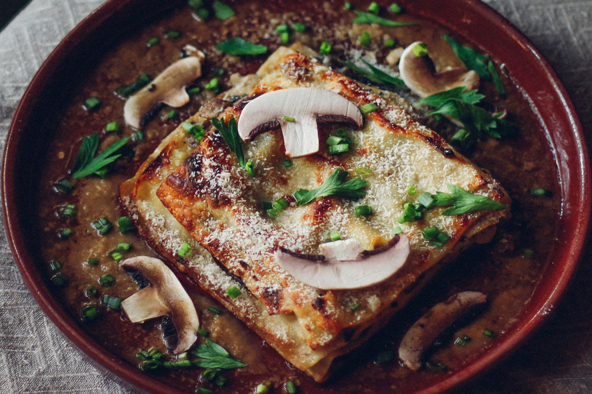 Lasagne met gemengde paddenstoelen vegetarisch recept december 2019 DGA groene bedrijfscatering