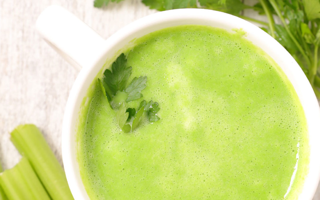 Groene seldersoep met zoete aardappel en peterselie