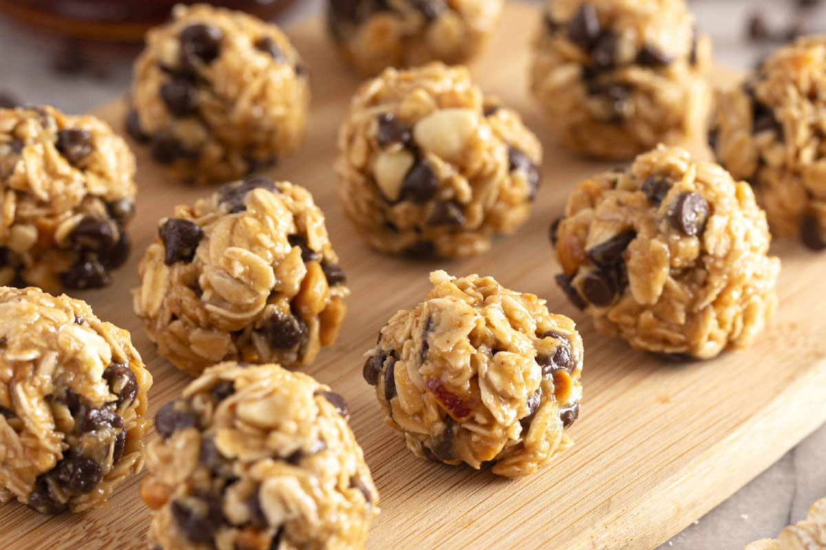 Havermoutbollen met pindakaas en chocoladestukjes DGA bedrijfscatering recepten