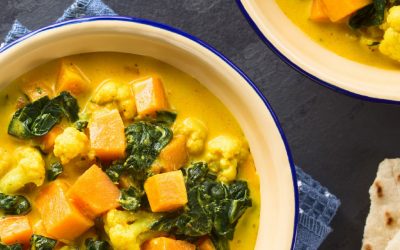 Pompoencurry met bloemkool en naanbrood