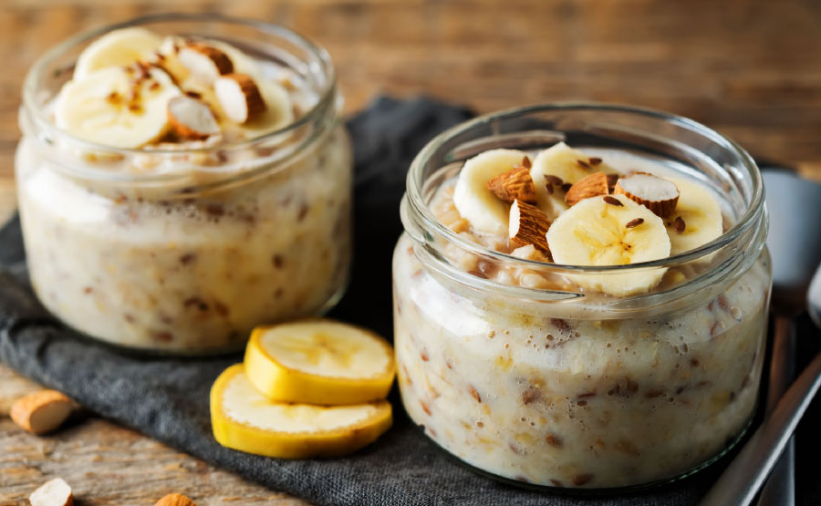 Overnight oats met banaan en amandel