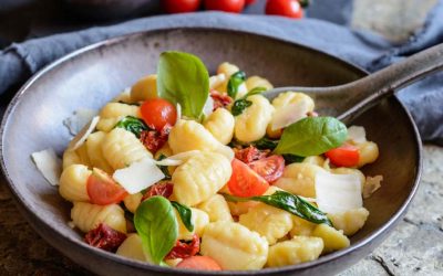 gnocchi met spinazie, tomaat en parmezaan